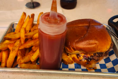 Velvet Pig signature dishes Smash Burger
Sunny Pesto
Chopped Cheese